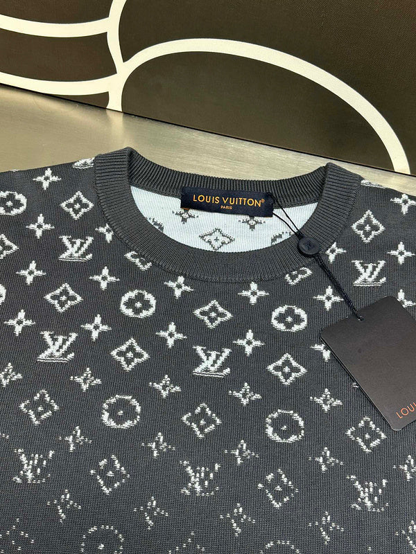 LV SHIRT 122380 - shayn.ox